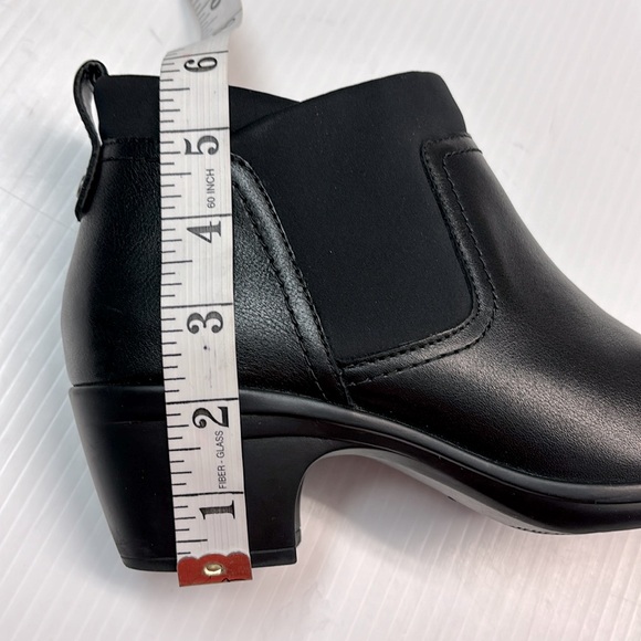 Clarks Of England Womens Shoes Emily Leather Chelsea Ankle Boots - Sz 7 1/2 - Picture 12 of 12